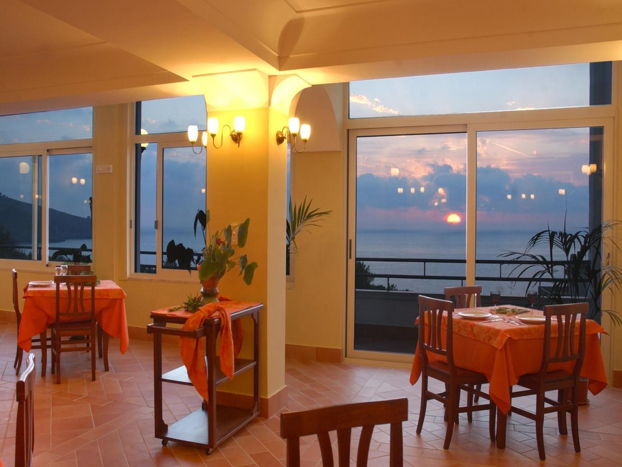 Hotel Baia Palinuro Restoran fotoğraf