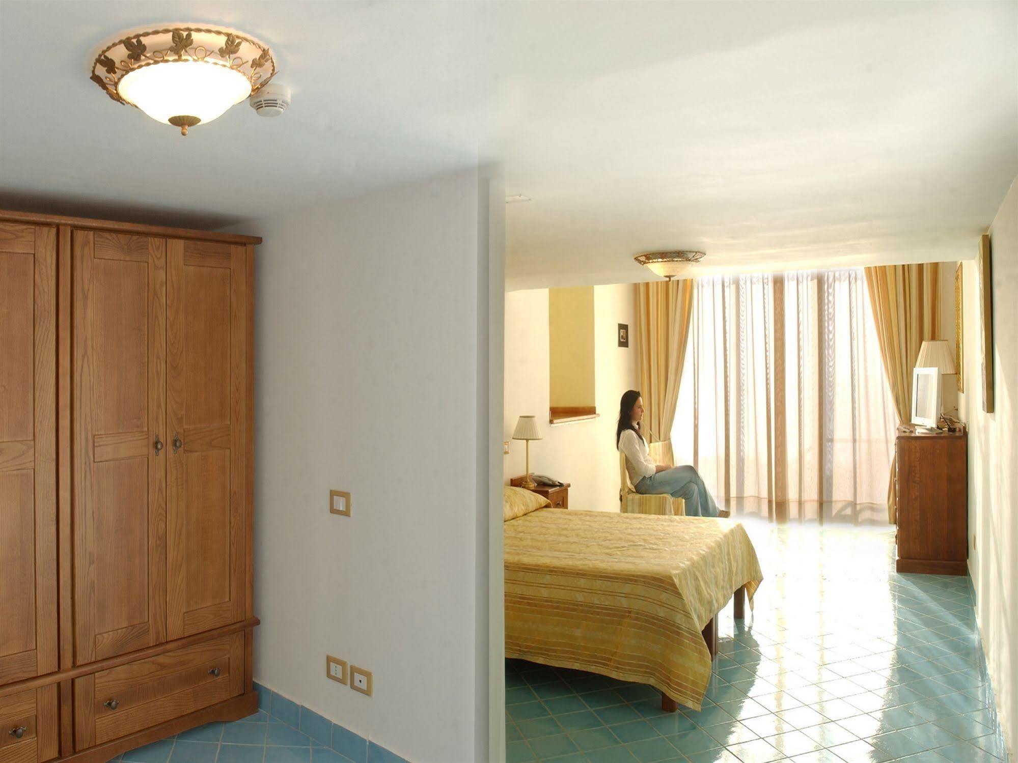 Hotel Baia Palinuro Dış mekan fotoğraf
