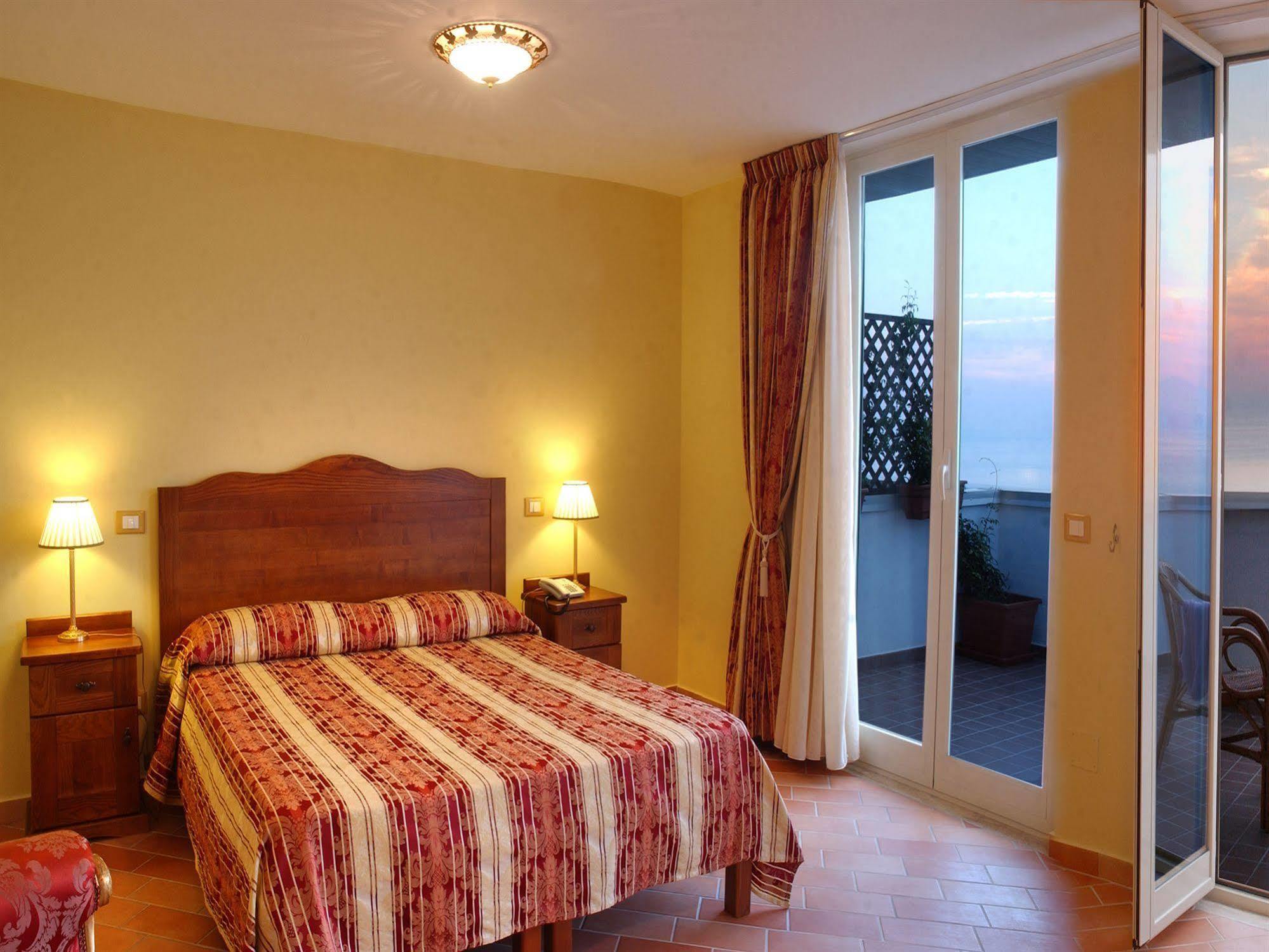Hotel Baia Palinuro Oda fotoğraf